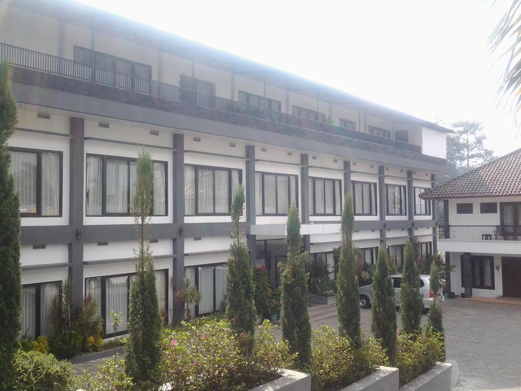 The Radiant Villa And Function Halls Bandung Exterior photo