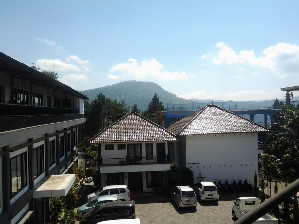 The Radiant Villa And Function Halls Bandung Exterior photo